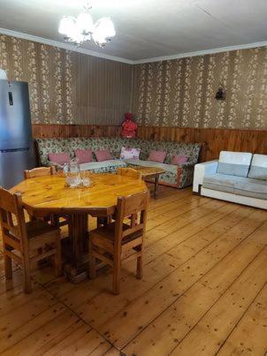 Guest House-Waterfall Chokhuldi 외부 사진